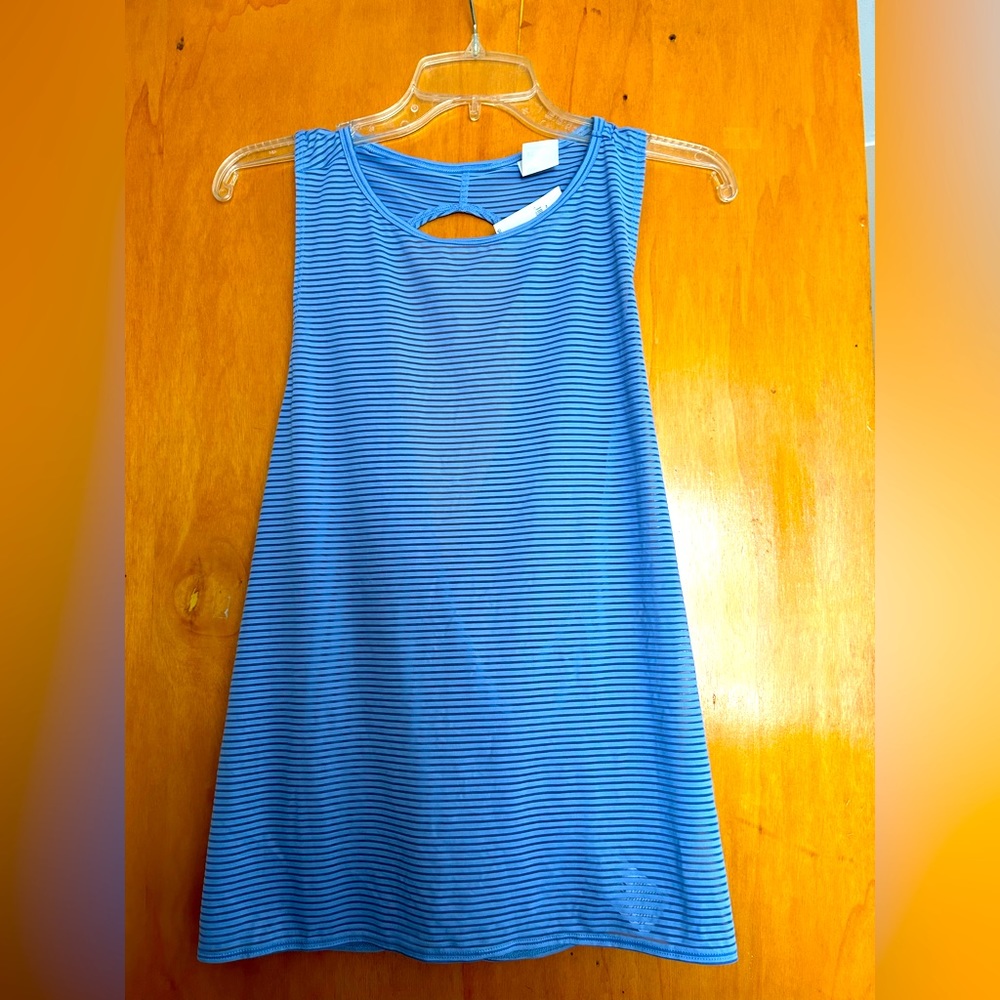 NWT GapFit Blue Tank top with criss cross back and circle cut out!